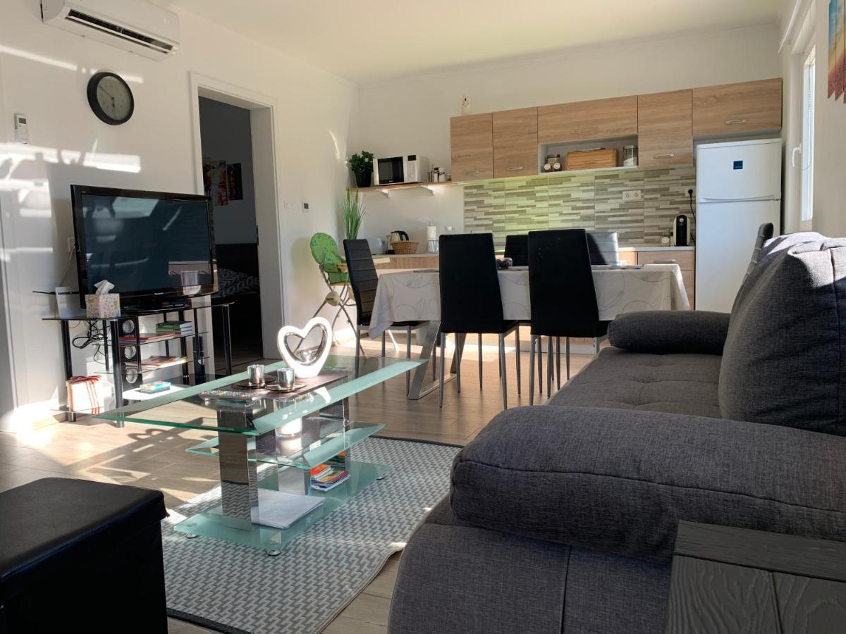 Fullhouse Apartmanhaz Zamárdi Eksteriør billede