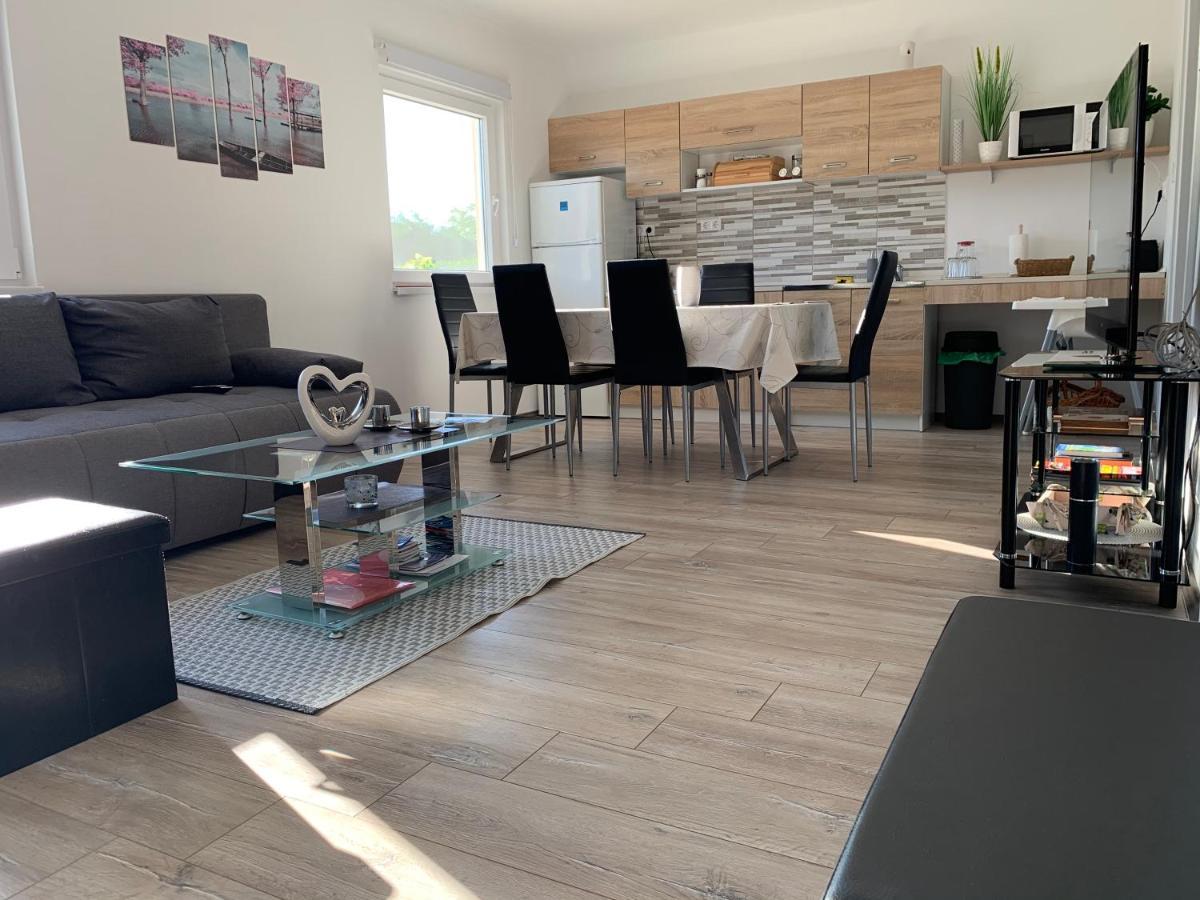 Fullhouse Apartmanhaz Zamárdi Eksteriør billede
