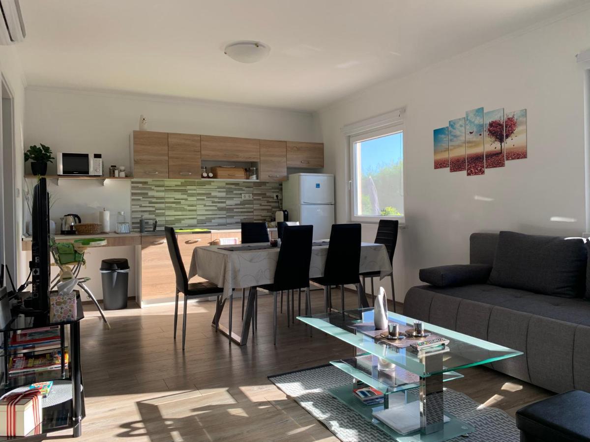 Fullhouse Apartmanhaz Zamárdi Eksteriør billede