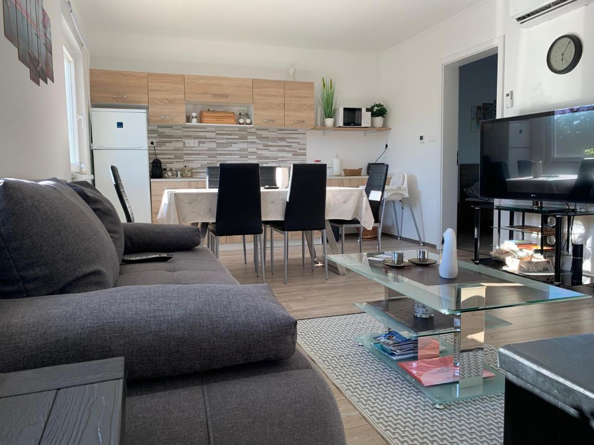 Fullhouse Apartmanhaz Zamárdi Eksteriør billede