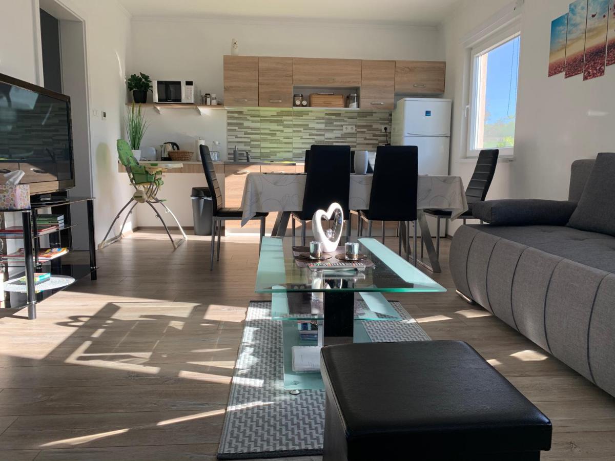 Fullhouse Apartmanhaz Zamárdi Eksteriør billede
