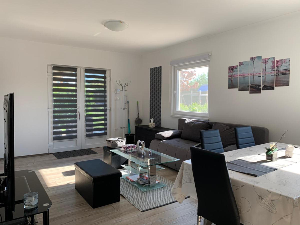 Fullhouse Apartmanhaz Zamárdi Eksteriør billede
